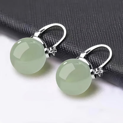 A pair of fashionable and exquisite round bead earrings, simple and elegant design, suitable for daily wear and formal occasions, a perfect gift for women.