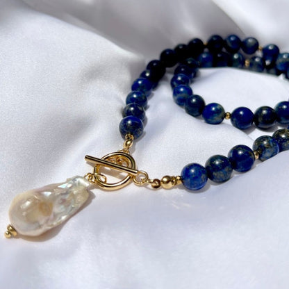 Bohemian Style Lapis Lazuli Bead Necklace with Baroque Pearl Pendant – Unique Hematite Spacers, Golden-Tone Chain, Dark Blue & Black Beads, Sophisticated Men’s Fashion Accessory