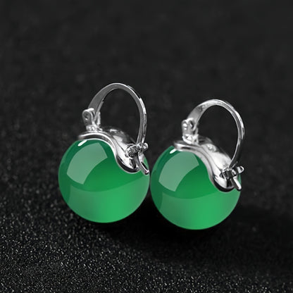 A pair of fashionable and exquisite round bead earrings, simple and elegant design, suitable for daily wear and formal occasions, a perfect gift for women.