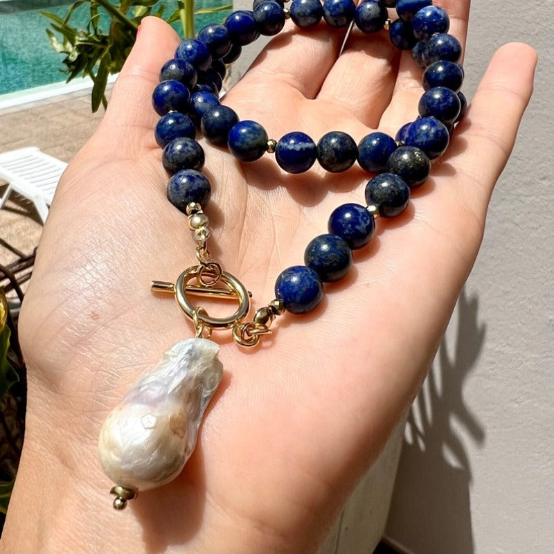 Bohemian Style Lapis Lazuli Bead Necklace with Baroque Pearl Pendant – Unique Hematite Spacers, Golden-Tone Chain, Dark Blue & Black Beads, Sophisticated Men’s Fashion Accessory