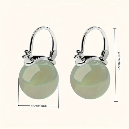 A pair of fashionable and exquisite round bead earrings, simple and elegant design, suitable for daily wear and formal occasions, a perfect gift for women.