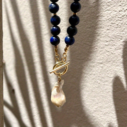 Bohemian Style Lapis Lazuli Bead Necklace with Baroque Pearl Pendant – Unique Hematite Spacers, Golden-Tone Chain, Dark Blue & Black Beads, Sophisticated Men’s Fashion Accessory