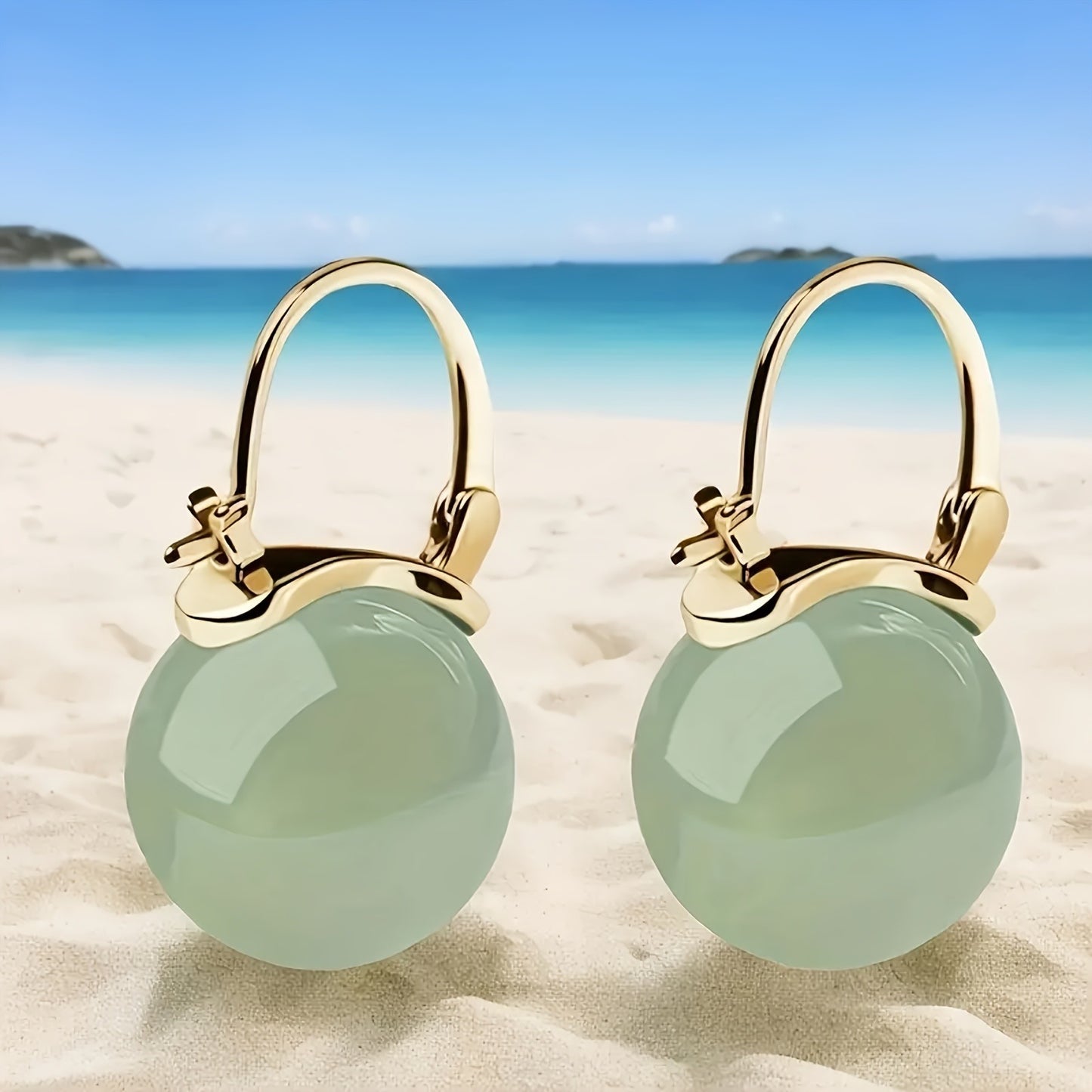 A pair of fashionable and exquisite round bead earrings, simple and elegant design, suitable for daily wear and formal occasions, a perfect gift for women.